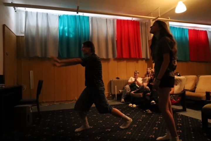 deti v letnom tábore Fantázia – 4. fantastický turnus 2026, 2. deň, Fantastické kluby popoludní – fotka 38 z 56