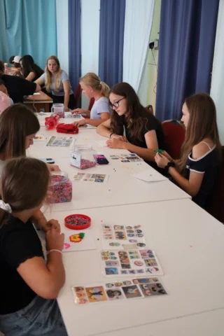 deti v letnom tábore Fantázia – 4. fantastický turnus 2026, 2. deň, Fantastické kluby dopoludnia – fotka 29 z 51