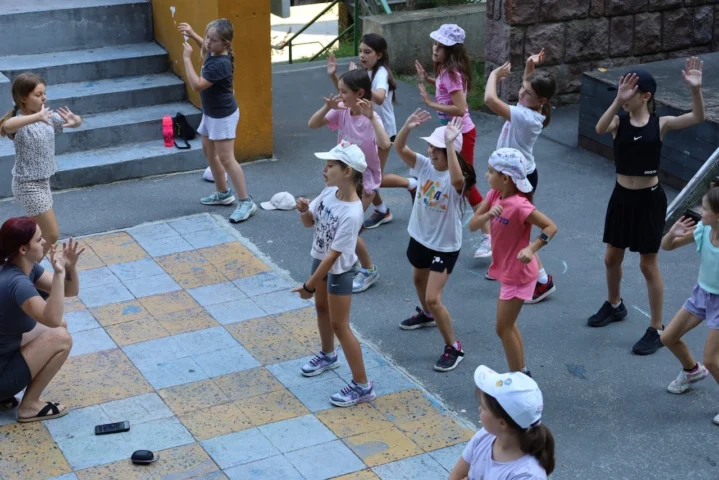 deti v letnom tábore Fantázia – 4. fantastický turnus 2026, 7. deň, Priprava na festival – fotka 12 z 20