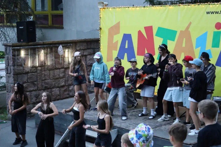 deti v letnom tábore Fantázia – 4. fantastický turnus 2026, 7. deň, Hudobný festival – fotka 56 z 93