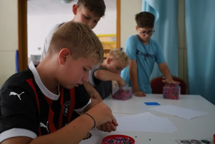 deti v letnom tábore Fantázia – 4. fantastický turnus 2026, 7. deň, Fantastické kluby popoludni – fotka 35 z 53