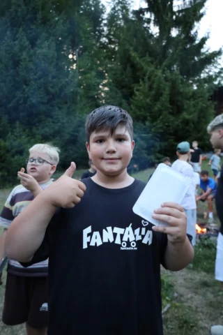 deti v letnom tábore Fantázia – 4. fantastický turnus 2026, 5. deň, Opekačka – fotka 37 z 42