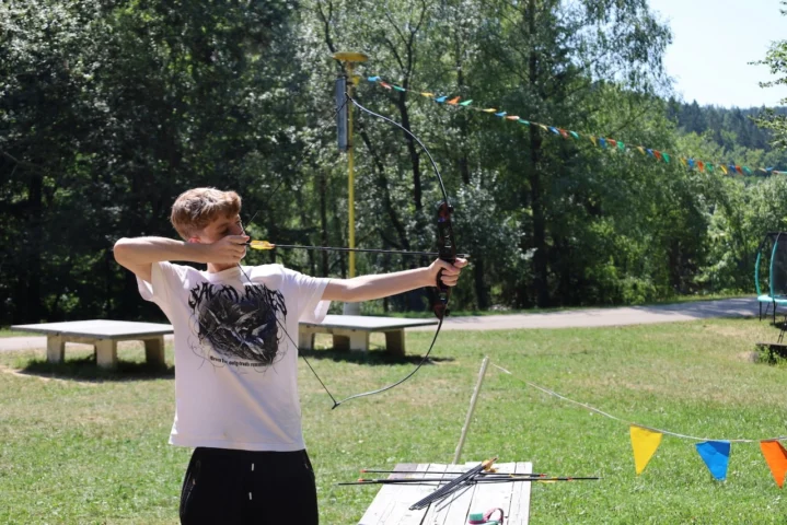 deti v letnom tábore Fantázia – 4. fantastický turnus 2026, 5. deň, Fantastické Kluby ráno – fotka 40 z 49