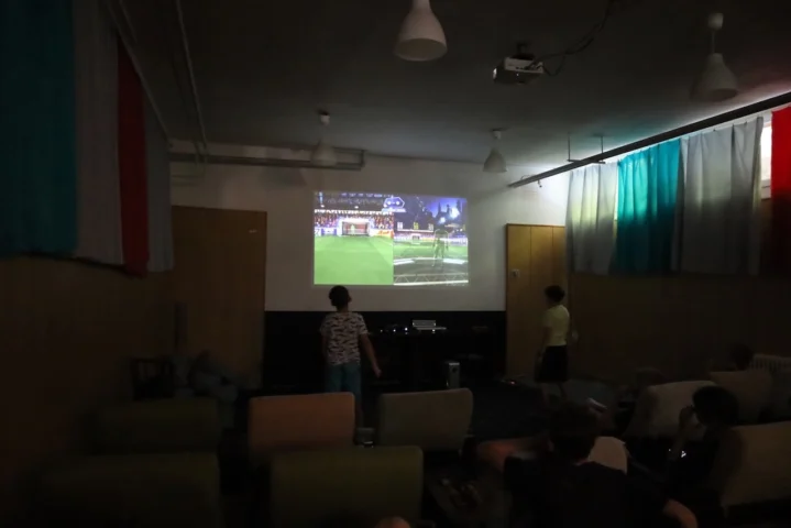 deti v letnom tábore Fantázia – 4. fantastický turnus 2026, 5. deň, Fantastické Kluby ráno – fotka 36 z 49