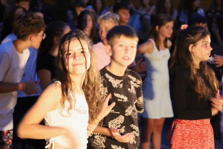 deti v letnom tábore Fantázia – 4. fantastický turnus 2026, 3. deň, Let's dance – fotka 70 z 76