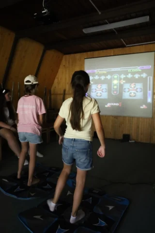 deti v letnom tábore Fantázia – 4. fantastický turnus 2026, 3. deň, Fantastické kluby popoludní – fotka 3 z 32