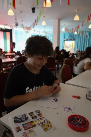 deti v letnom tábore Fantázia – 4. fantastický turnus 2026, 3. deň, Fantastické kluby ráno – fotka 44 z 57