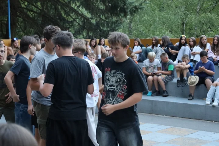 deti v letnom tábore Fantázia – 4. fantastický turnus 2026, 8. deň, Chlapec a dievča Fantázie – fotka 5 z 51