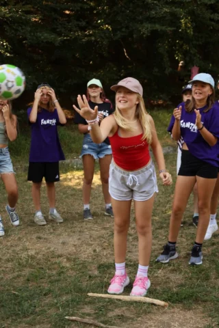 deti v letnom tábore Fantázia – 5. fantastický turnus 2026, 4. deň, Traf to! – fotka 81 z 113
