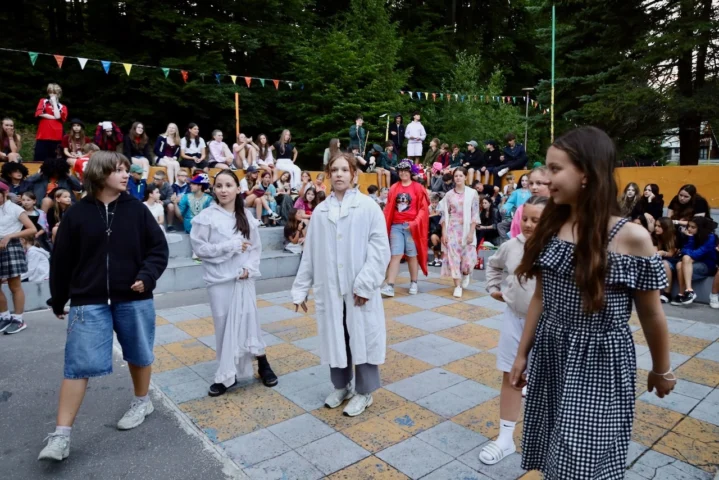 deti v letnom tábore Fantázia – 1. fantastický turnus 2026, 2. deň, Klobúkovácia – fotka 52 z 90