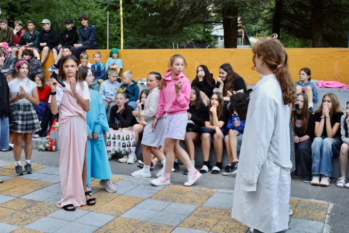 deti v letnom tábore Fantázia – 1. fantastický turnus 2026, 2. deň, Klobúkovácia – fotka 54 z 90