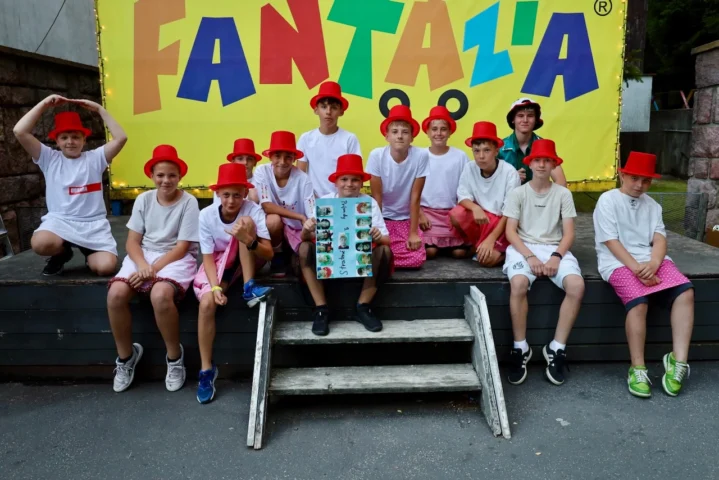 deti v letnom tábore Fantázia – 1. fantastický turnus 2026, 2. deň, Klobúkovácia – fotka 71 z 90