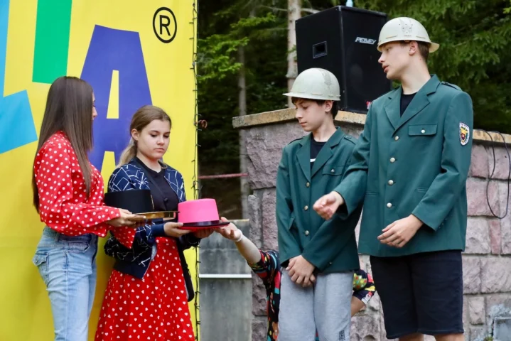 deti v letnom tábore Fantázia – 1. fantastický turnus 2026, 2. deň, Klobúkovácia – fotka 8 z 90