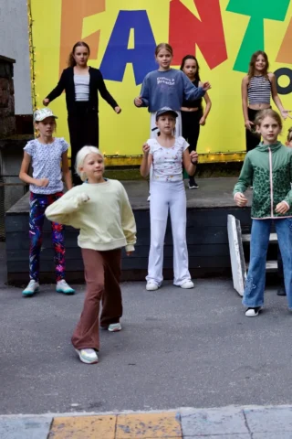 deti v letnom tábore Fantázia – 1. fantastický turnus 2026, 2. deň, Klobúkovácia – fotka 36 z 90