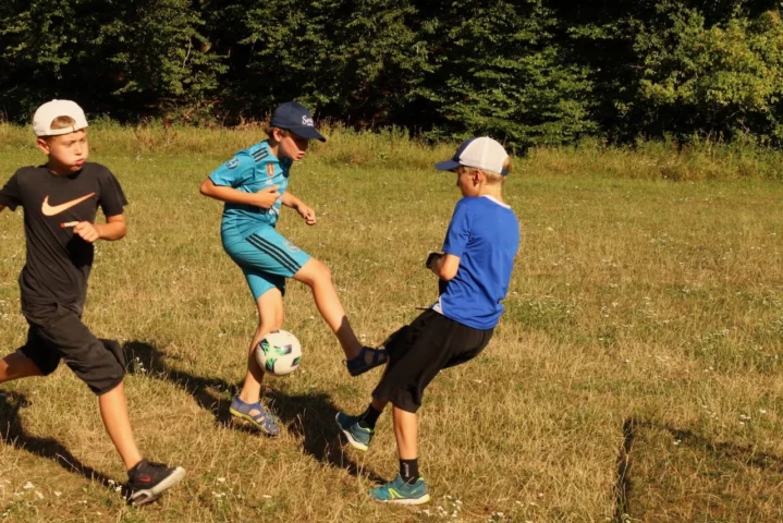 deti v letnom tábore Fantázia – 5. fantastický turnus 2026, 4. deň, Fantastické kluby popoludni – fotka 14 z 75