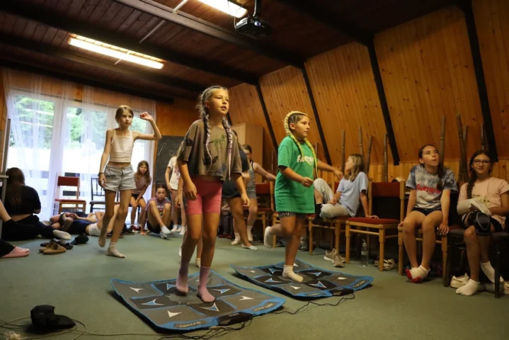deti v letnom tábore Fantázia – 5. fantastický turnus 2026, 4. deň, Fantastické kluby popoludni – fotka 66 z 75
