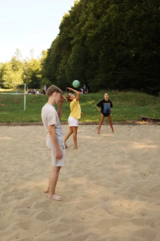 deti v letnom tábore Fantázia – 5. fantastický turnus 2026, 4. deň, Fantastické kluby dopoludnia – fotka 34 z 102