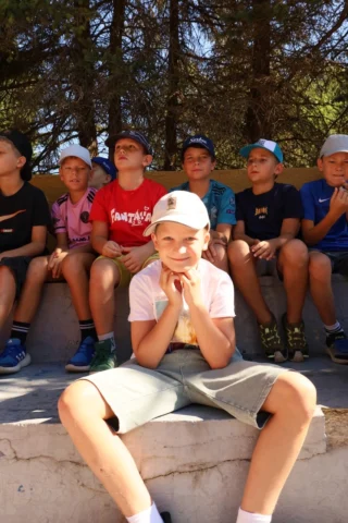 deti v letnom tábore Fantázia – 5. fantastický turnus 2026, 4. deň, Fantastické kluby dopoludnia – fotka 5 z 102