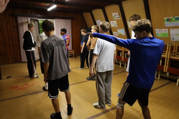 deti v letnom tábore Fantázia – 5. fantastický turnus 2026, 7. deň, Príprava na festival – fotka 38 z 58