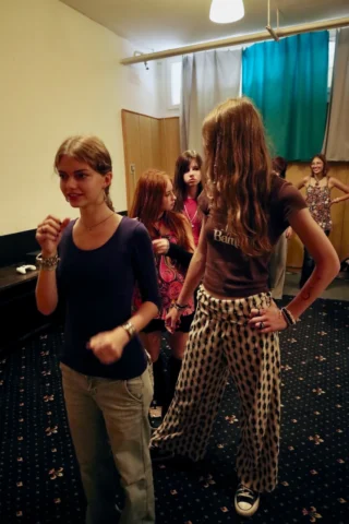 deti v letnom tábore Fantázia – 5. fantastický turnus 2026, 7. deň, Príprava na festival – fotka 14 z 58