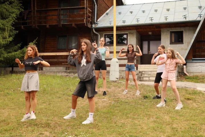 deti v letnom tábore Fantázia – 5. fantastický turnus 2026, 7. deň, Príprava na festival – fotka 32 z 58