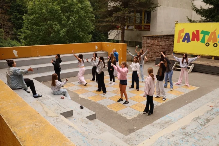 deti v letnom tábore Fantázia – 5. fantastický turnus 2026, 7. deň, Príprava na festival – fotka 50 z 58