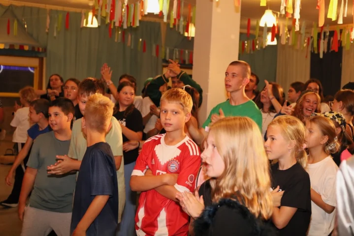 deti v letnom tábore Fantázia – 5. fantastický turnus 2026, 7. deň, Hudobný festival – fotka 94 z 140