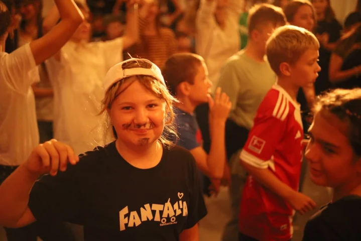 deti v letnom tábore Fantázia – 5. fantastický turnus 2026, 7. deň, Hudobný festival – fotka 8 z 140