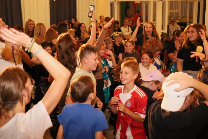 deti v letnom tábore Fantázia – 5. fantastický turnus 2026, 7. deň, Hudobný festival – fotka 10 z 140