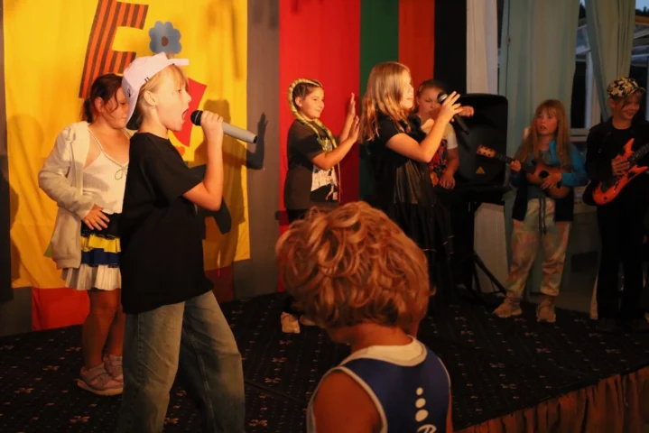 deti v letnom tábore Fantázia – 5. fantastický turnus 2026, 7. deň, Hudobný festival – fotka 32 z 140