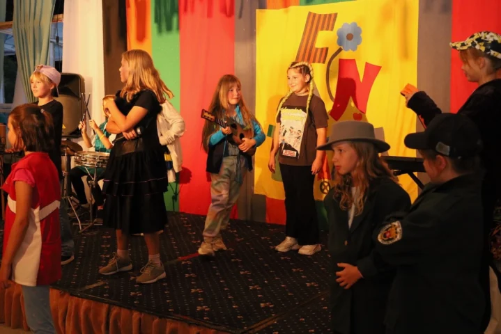 deti v letnom tábore Fantázia – 5. fantastický turnus 2026, 7. deň, Hudobný festival – fotka 26 z 140