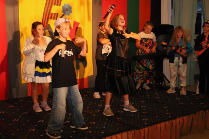 deti v letnom tábore Fantázia – 5. fantastický turnus 2026, 7. deň, Hudobný festival – fotka 33 z 140