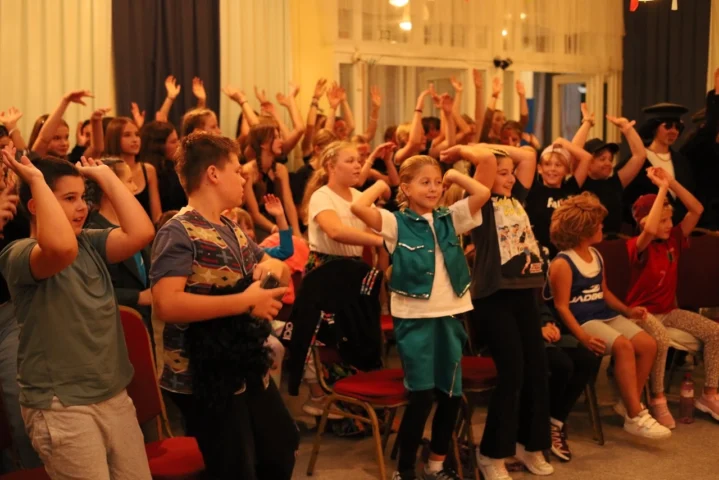 deti v letnom tábore Fantázia – 5. fantastický turnus 2026, 7. deň, Hudobný festival – fotka 15 z 140
