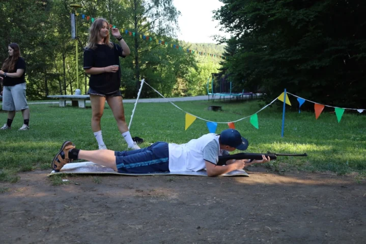 deti v letnom tábore Fantázia – 1. fantastický turnus 2026, 2. deň, Fantastické kluby popoludní – fotka 79 z 89