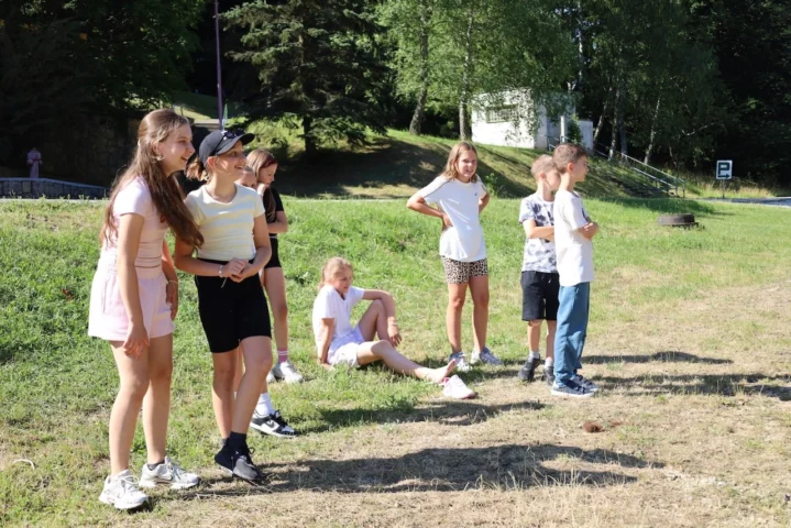 deti v letnom tábore Fantázia – 1. fantastický turnus 2026, 2. deň, Fantastické kluby popoludní – fotka 22 z 89