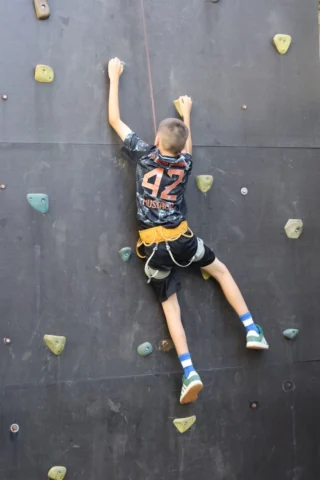 deti v letnom tábore Fantázia – 1. fantastický turnus 2026, 2. deň, Fantastické kluby popoludní – fotka 40 z 89