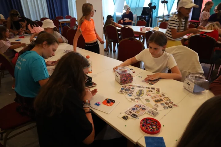deti v letnom tábore Fantázia – 1. fantastický turnus 2026, 2. deň, Fantastické kluby popoludní – fotka 63 z 89