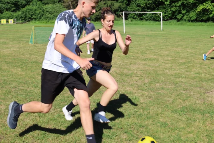 deti v letnom tábore Fantázia – 1. fantastický turnus 2026, 2. deň, Fantastické kluby popoludní – fotka 19 z 89