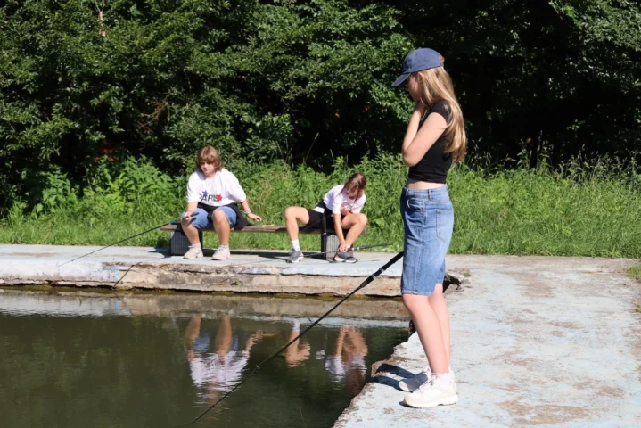 deti v letnom tábore Fantázia – 1. fantastický turnus 2026, 2. deň, Fantastické kluby popoludní – fotka 29 z 89
