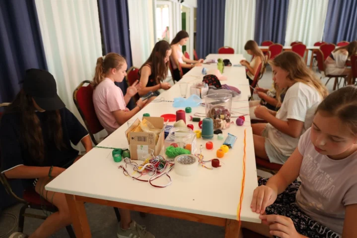 deti v letnom tábore Fantázia – 5. fantastický turnus 2026, 5. deň, Fantastické kluby dopoludnia – fotka 76 z 116