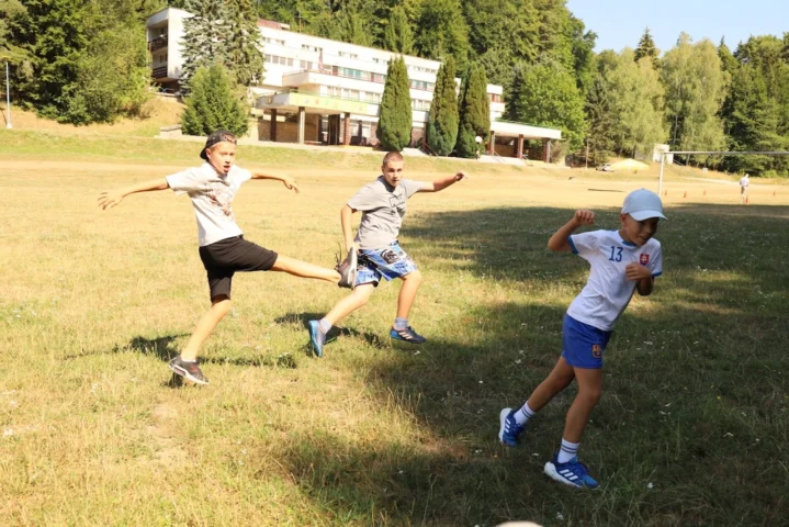 deti v letnom tábore Fantázia – 5. fantastický turnus 2026, 5. deň, Fantastické kluby dopoludnia – fotka 25 z 116