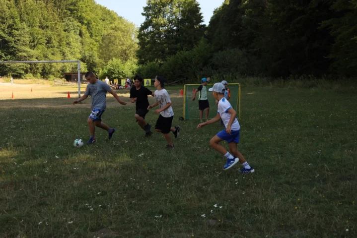 deti v letnom tábore Fantázia – 5. fantastický turnus 2026, 5. deň, Fantastické kluby dopoludnia – fotka 26 z 116