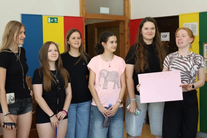 deti v letnom tábore Fantázia – 1. fantastický turnus 2026, 2. deň, Príprava na večerný program – fotka 73 z 73