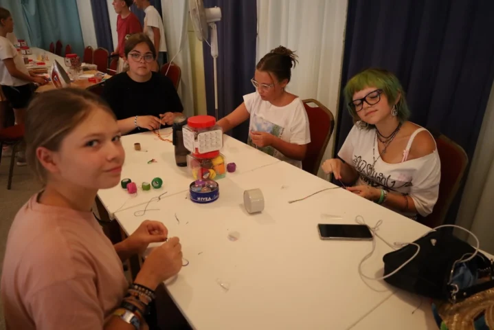 deti v letnom tábore Fantázia – 5. fantastický turnus 2026, 3. deň, Fantastické kluby popoludní – fotka 47 z 82
