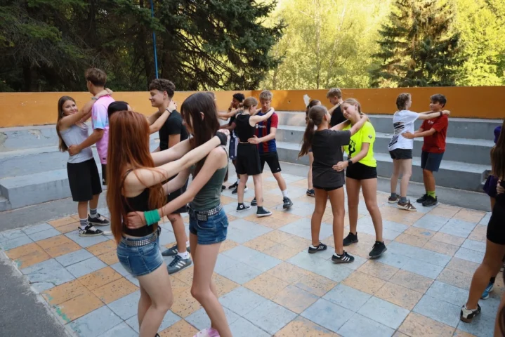 deti v letnom tábore Fantázia – 5. fantastický turnus 2026, 3. deň, Fantastické kluby popoludní – fotka 64 z 82
