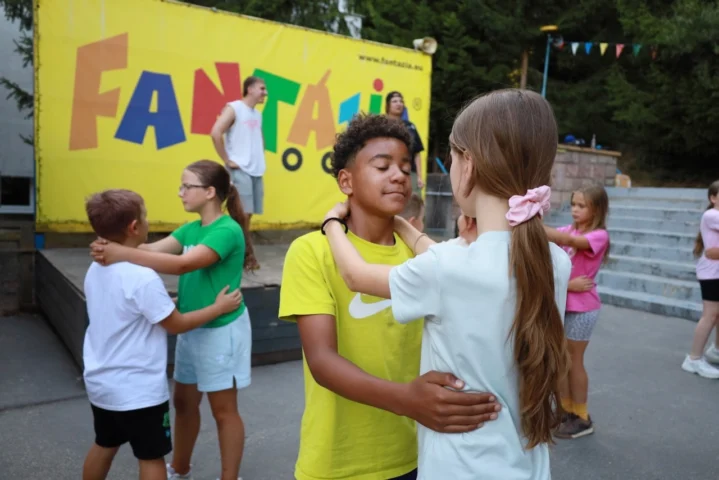 deti v letnom tábore Fantázia – 5. fantastický turnus 2026, 3. deň, Fantastické kluby popoludní – fotka 66 z 82