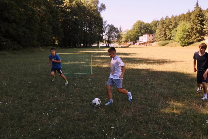 deti v letnom tábore Fantázia – 5. fantastický turnus 2026, 3. deň, Fantastické kluby dopoludnia – fotka 44 z 138