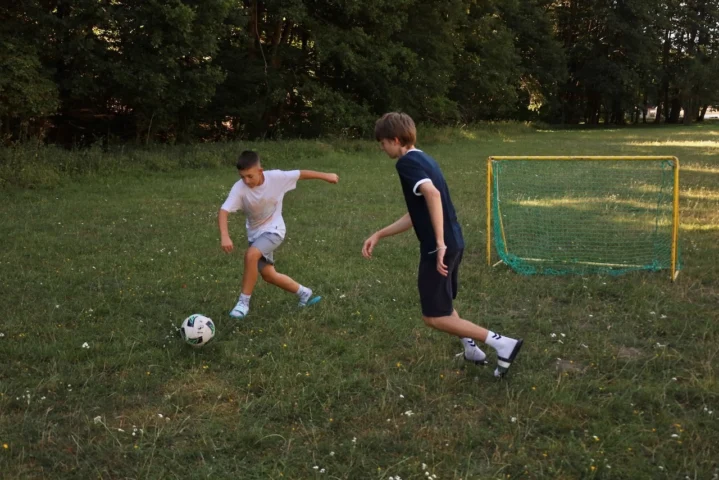 deti v letnom tábore Fantázia – 5. fantastický turnus 2026, 3. deň, Fantastické kluby dopoludnia – fotka 48 z 138