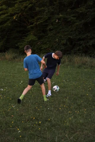 deti v letnom tábore Fantázia – 5. fantastický turnus 2026, 3. deň, Fantastické kluby dopoludnia – fotka 45 z 138
