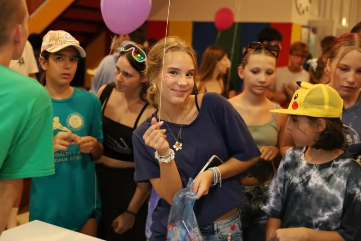 deti v letnom tábore Fantázia – 5. fantastický turnus 2026, 9. deň, Jarmok – fotka 107 z 129